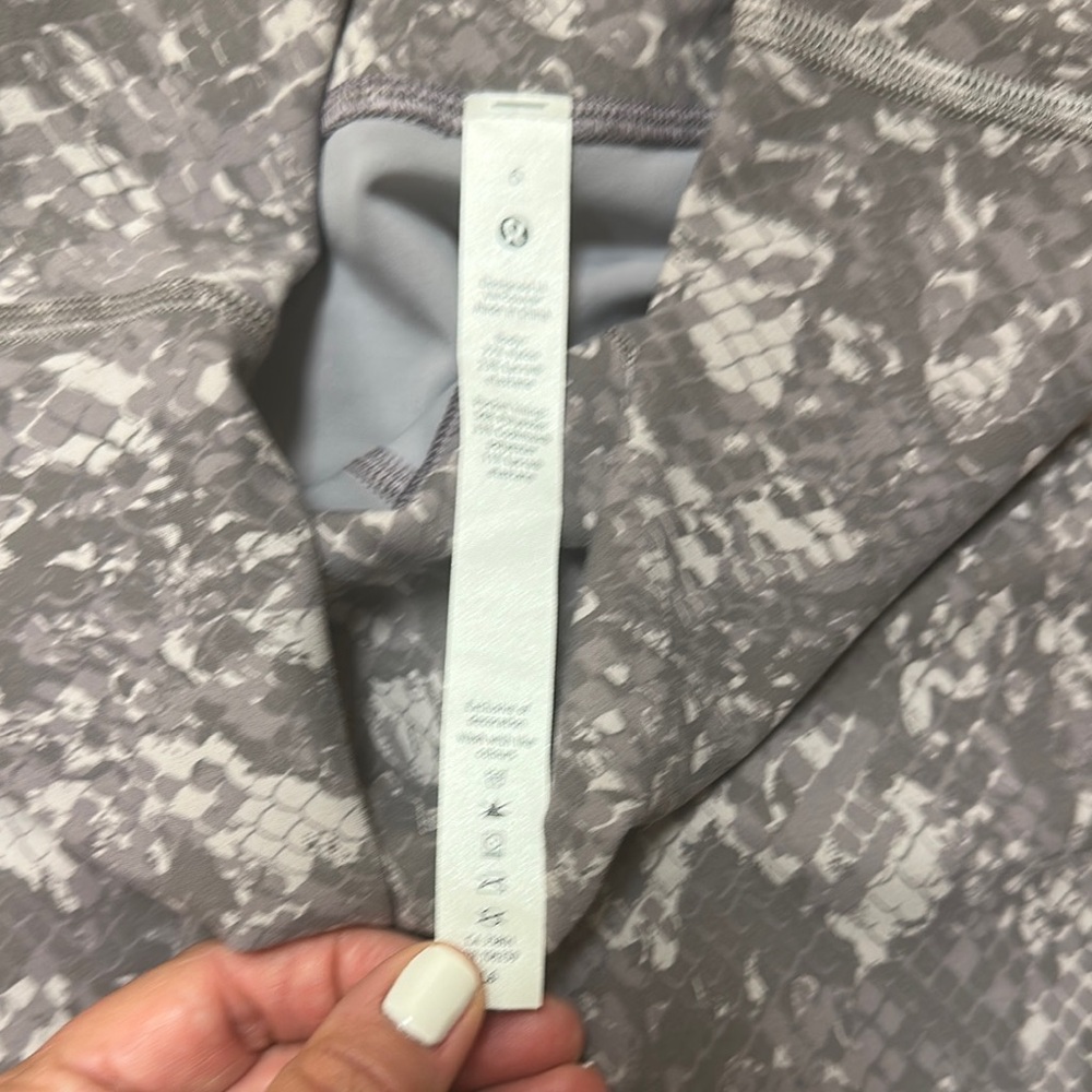 Lululemon Wunder Train leggings - Picture 2 of 3